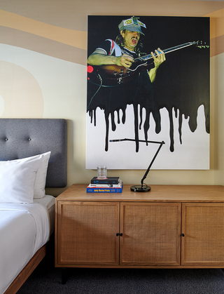 hotel ziggy guestroom featuring rock art