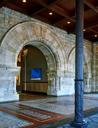 union station nashville stone arch wall leading into the entrance of the hotel